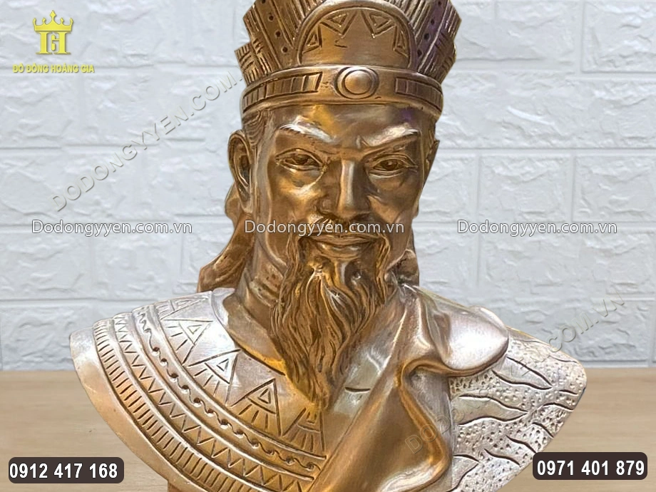 Từng họa tiết hoa văn được chăm ch&uacute;t tỉ mỉ